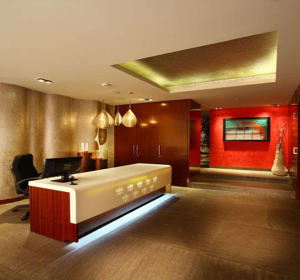 Mahagun Sarovar Portico Suites 2/38