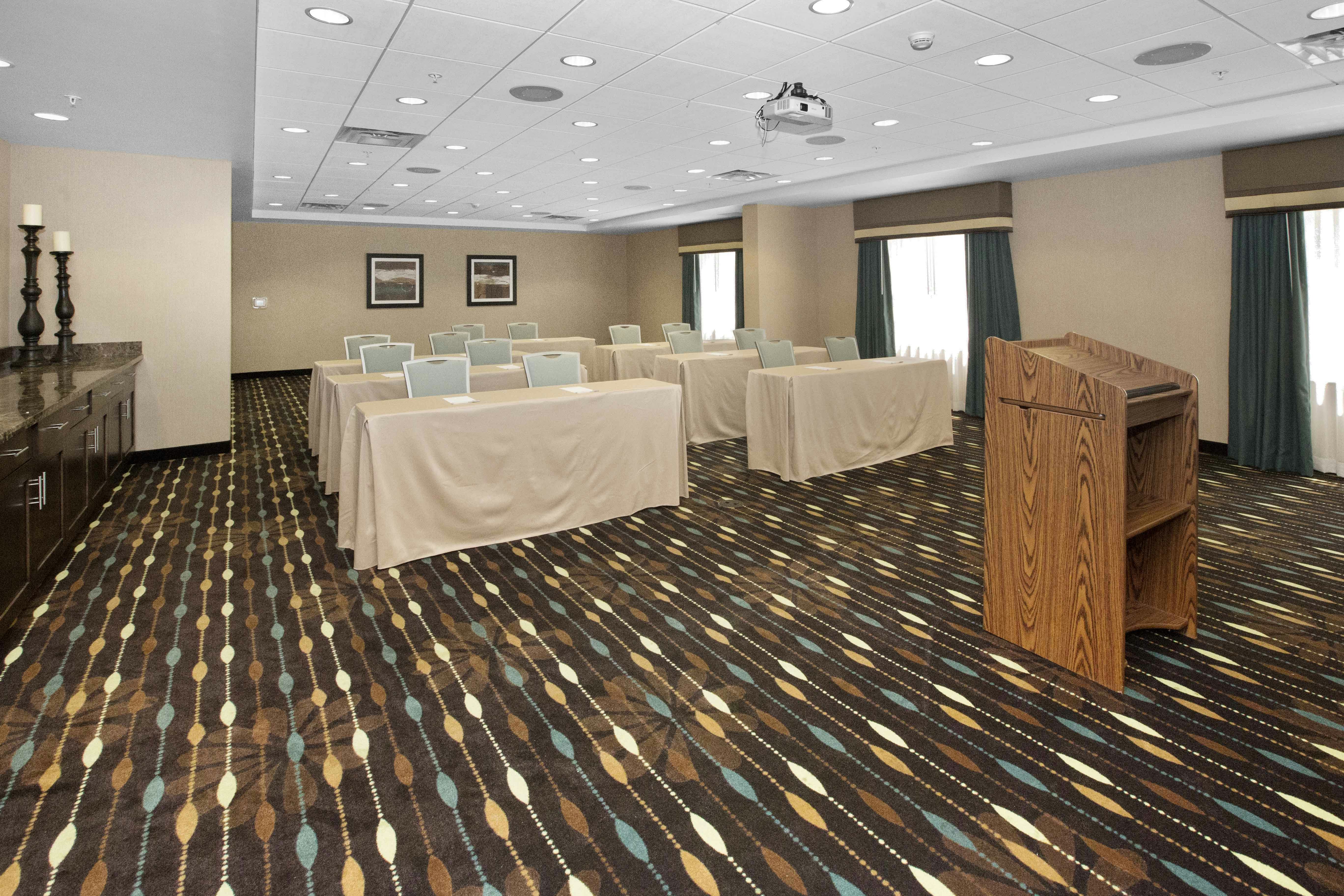 Hampton Inn Pittsburgh-Bridgeville 6/44