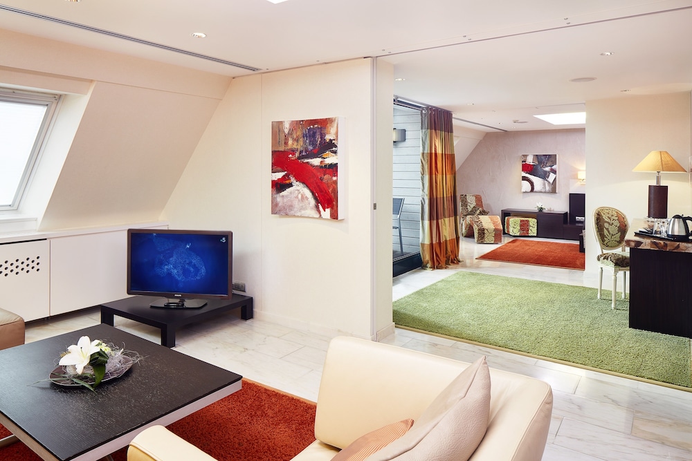 HOTEL L'EUROPE 49/75