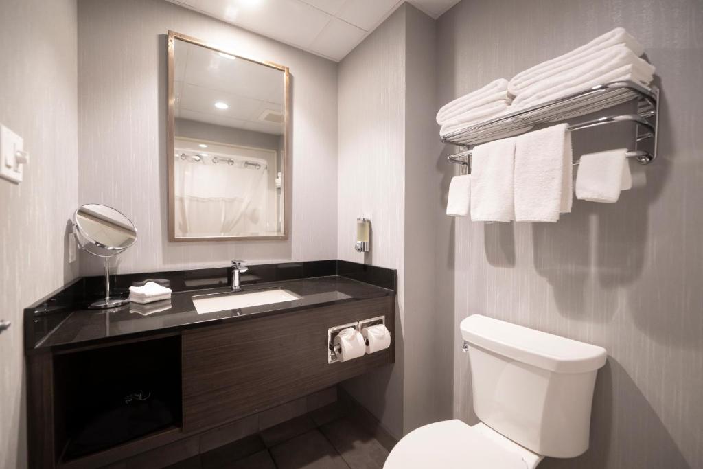 جناح، Hotel & Suites Le Dauphin Quebec 7/8