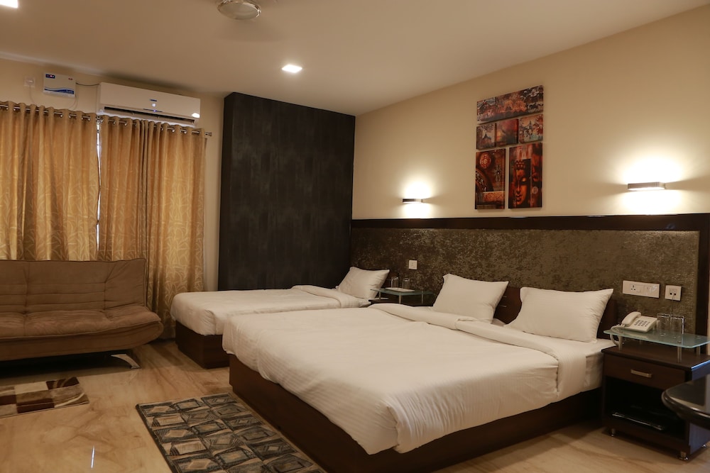 Breeze Suites Transit Hotel 22/34