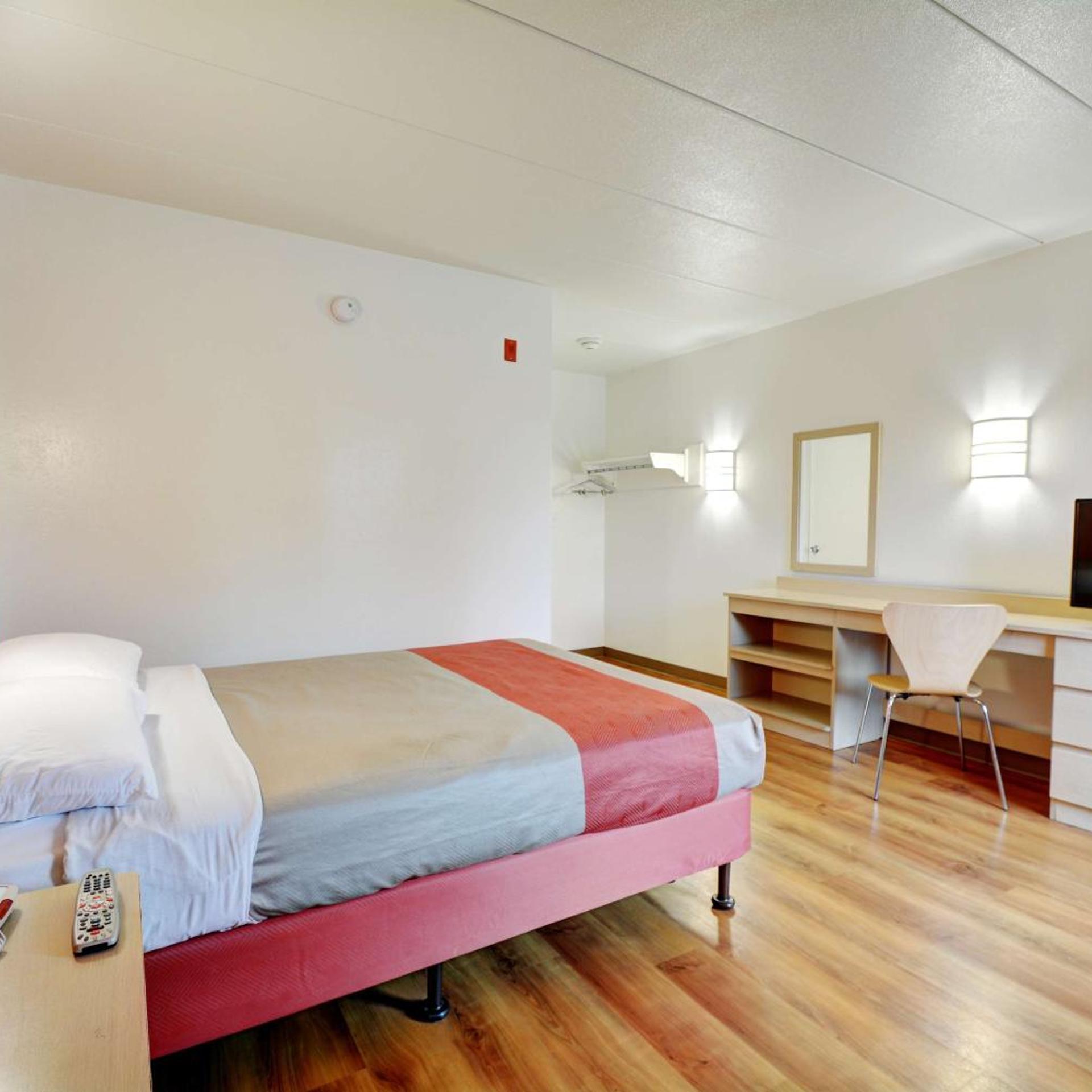 غرفة بسرير كوين لغير المدخنين، Motel6 Seekonk, MA - Providence East 5/9