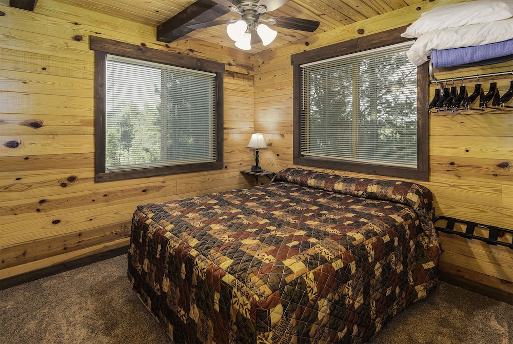 Freedom Ridge Cabins 23/54