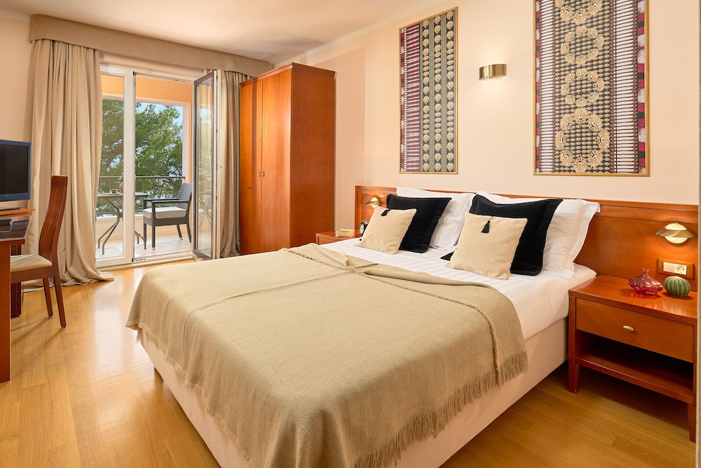 STANDARD, DOUBLE BED, SEA VIEW, BALCONY