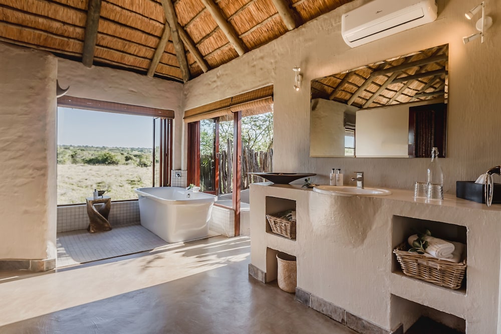 Lobby at Hlosi Game Lodge, PATERSON