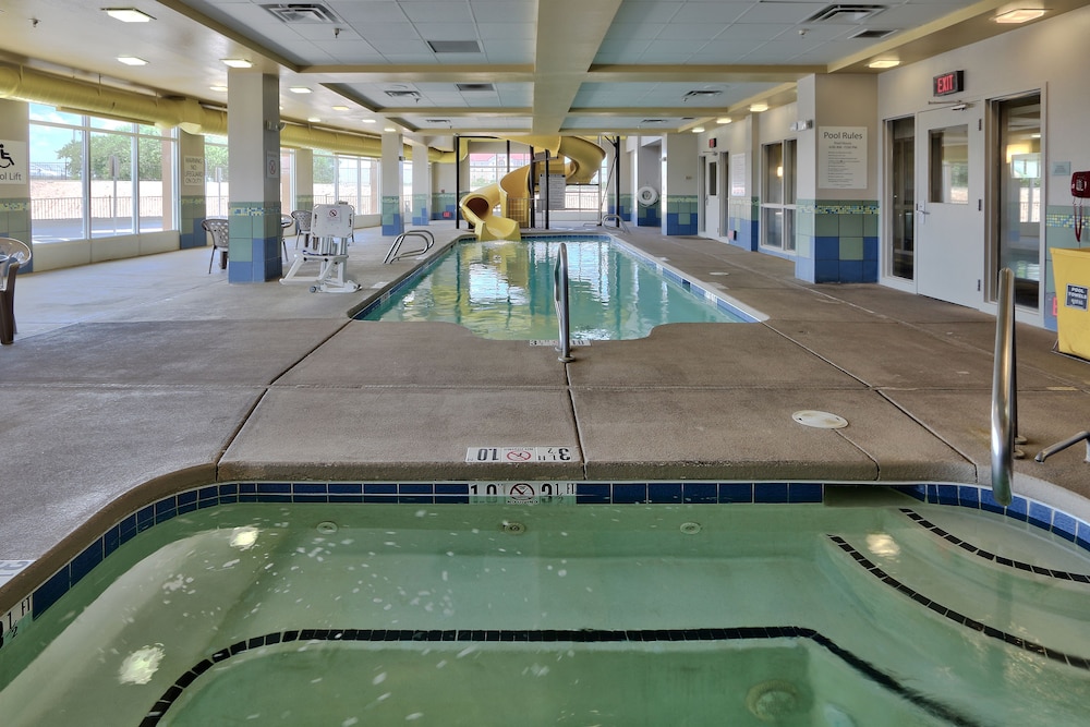 Holiday Inn & Suites Albuquerque-North I-25 10/48