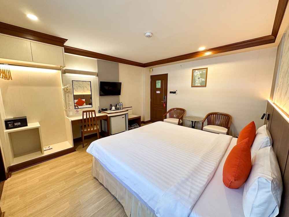 Sakol Hotel 23/65