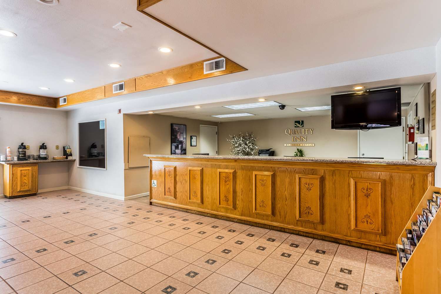 Quality Inn Fresno Near University 7/34