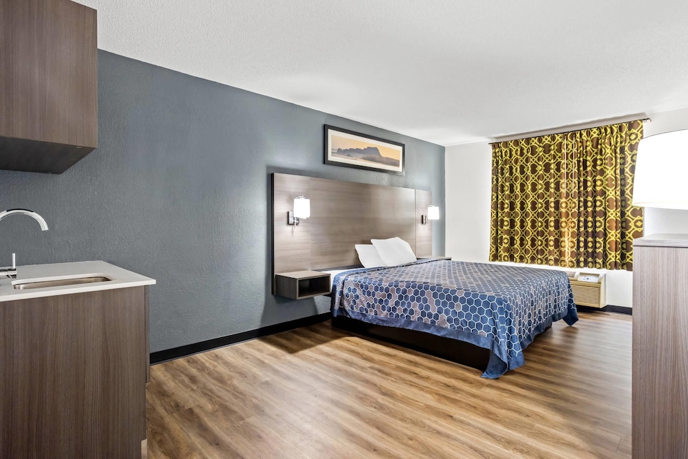 Efficiency, Suite, King Bed