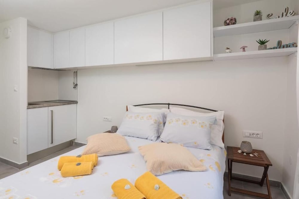 Split Center Suites 18/66