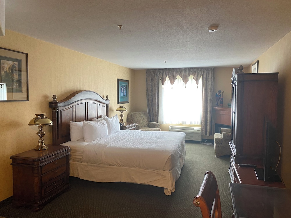 Merit Hotel And Suites 20/66