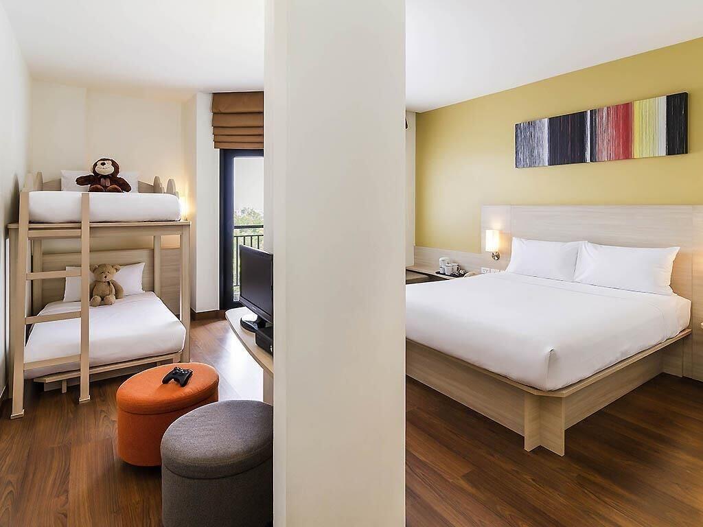 Family, Multiple Beds