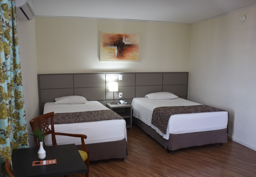 DELUXE, TWIN BEDS