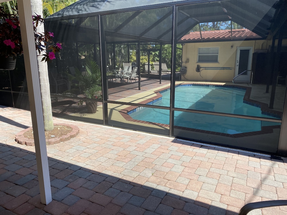 Tropical Villas of Venice Beach 33/71