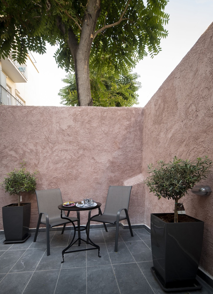 Plaka Arch Suites 35/41