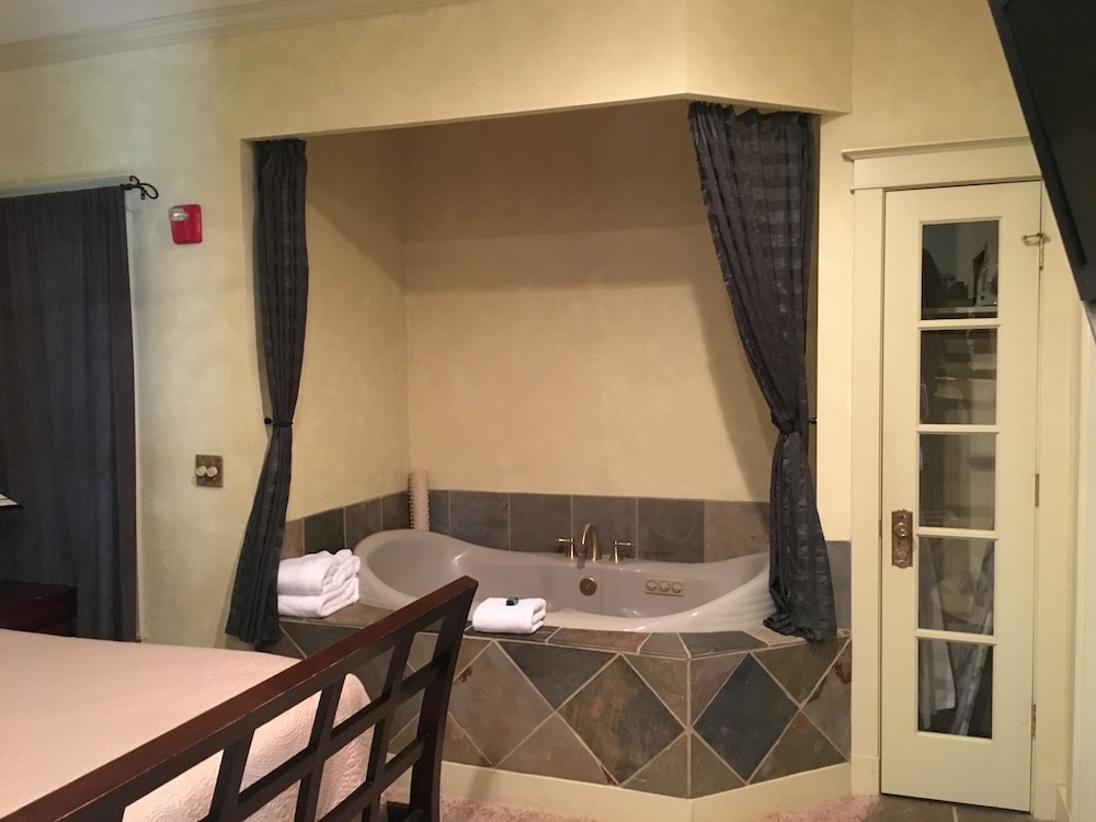 Far View - A Bed & Breakfast Estate 27/50