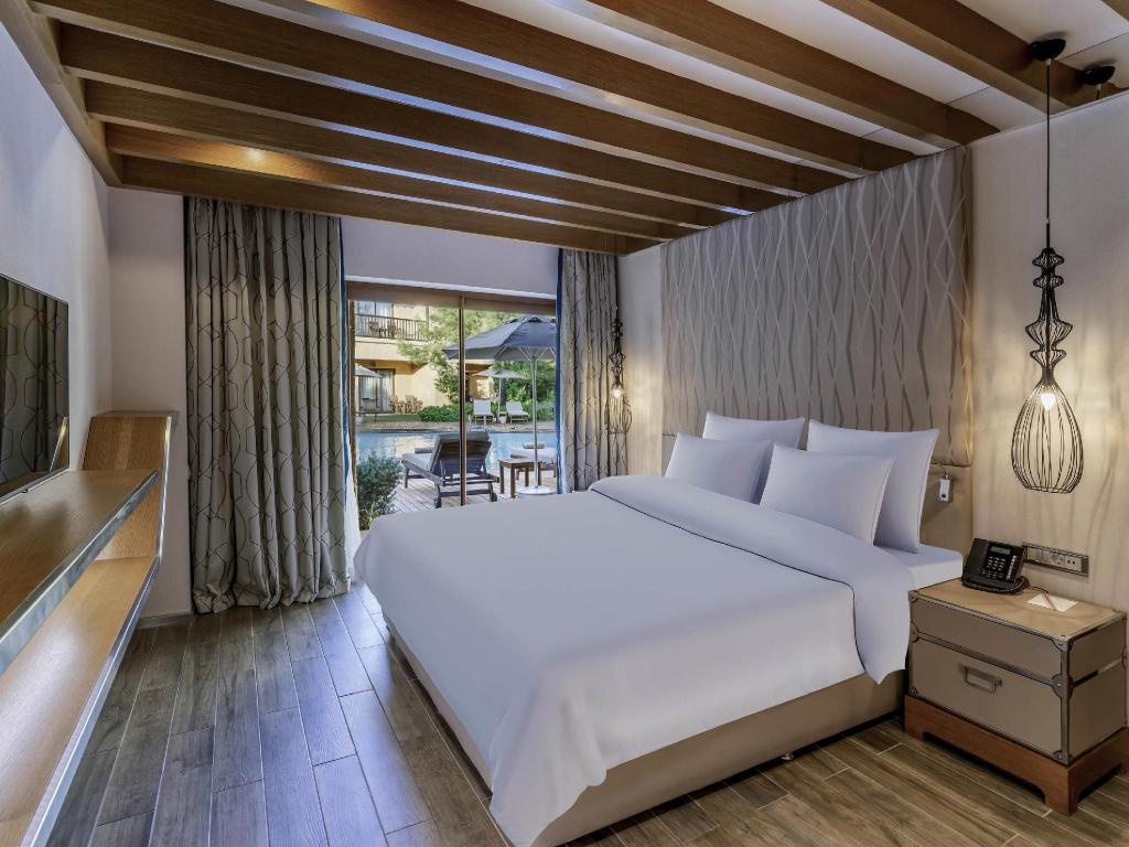 Swim Up, Pool, Legendary, Suite