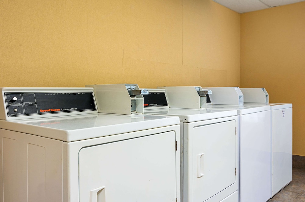 Quality Suites Atlanta Airport East GA 38/43