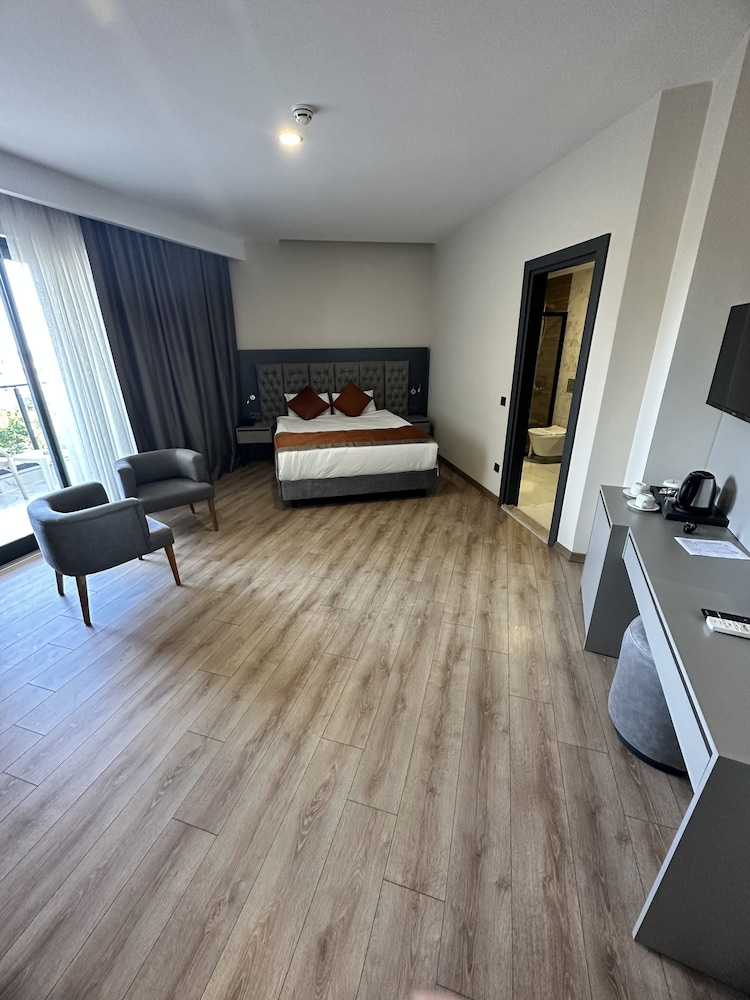 Side Golden Rock Hotel 16 plus Adults Only 31/36