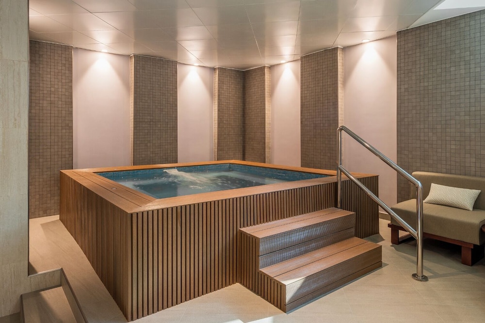 swimming pool spa