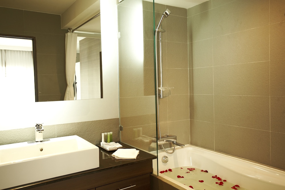 S Sukhumvit Suites Hotel 15/57
