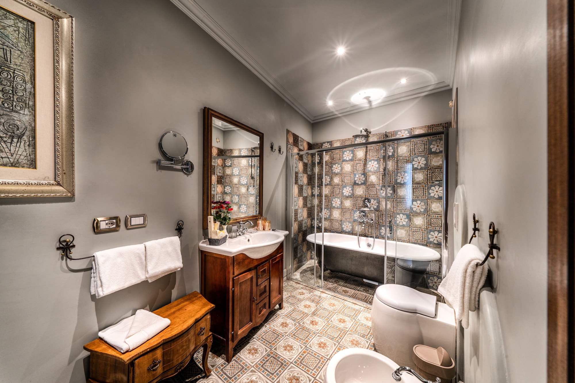 جناح ديلوكس بسرير كوين بإطلالة على الفناء، Navona Grand Suite 2/2