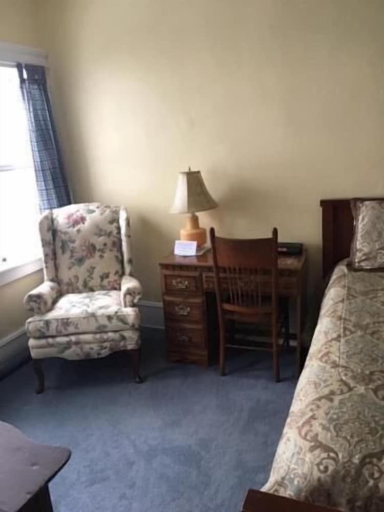 Victorian Charm Inn 34/47