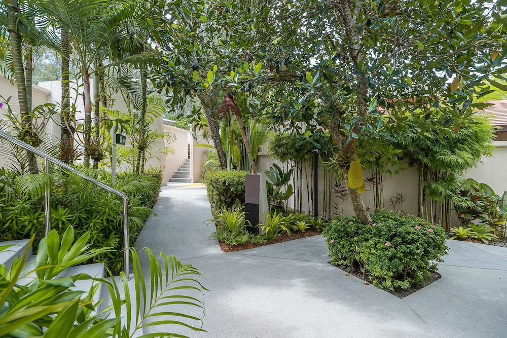 Dewa Phuket Resort and Villas 72/74