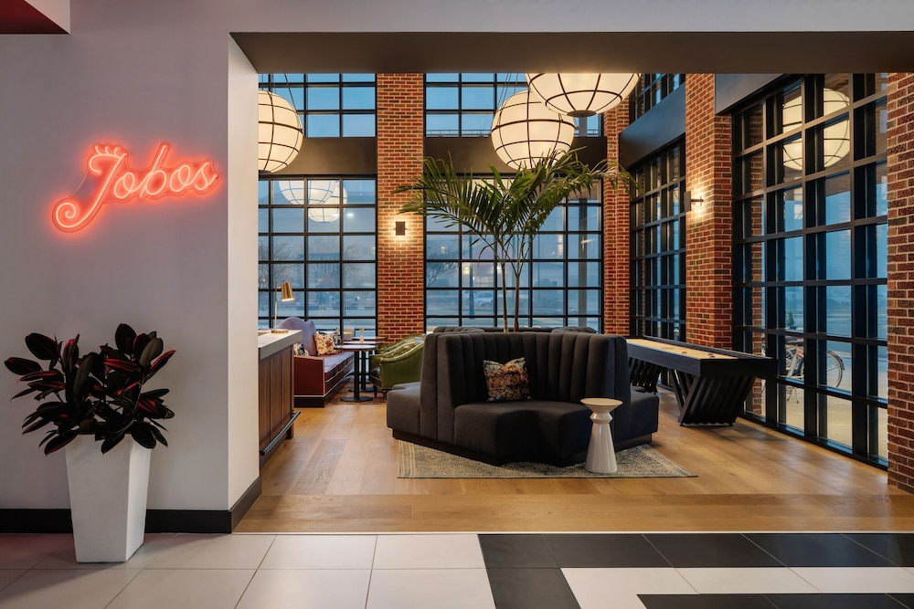 Hotel Tupelo, a Wyndham Hotel 34/56