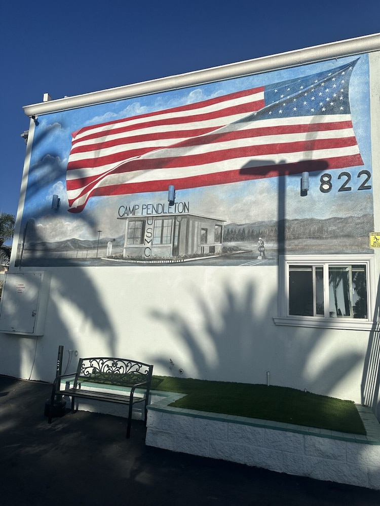 Super 8 by Wyndham Oceanside Downtown 4/50