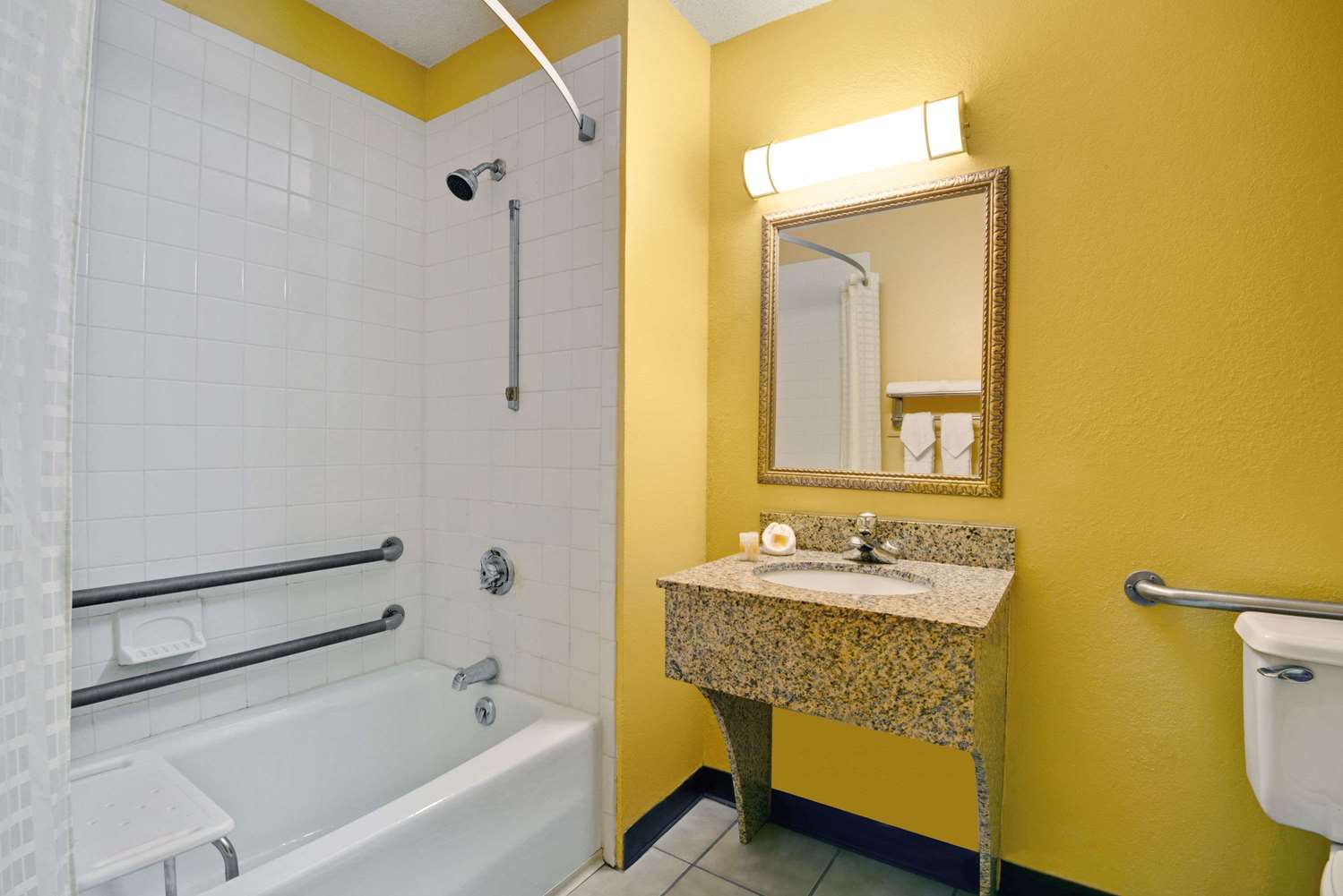 Days Inn by Wyndham Torrington 17/17