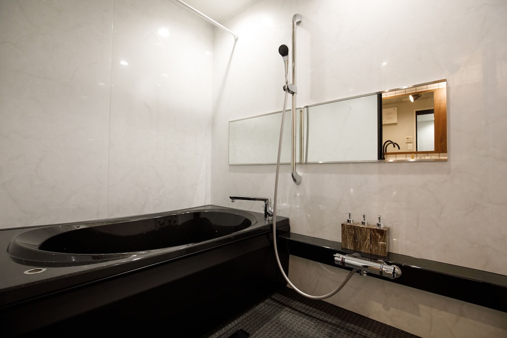 Hotel & Co 13/19
