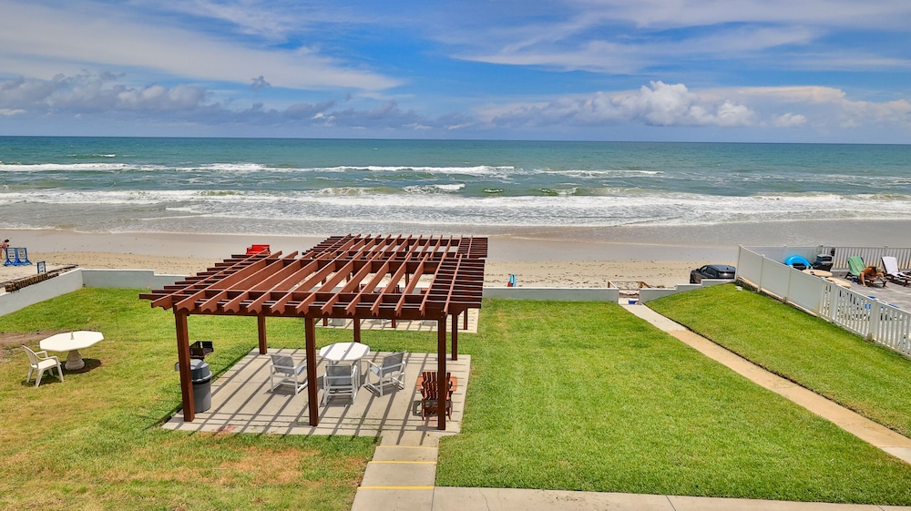 Driftwood Resort 66/70