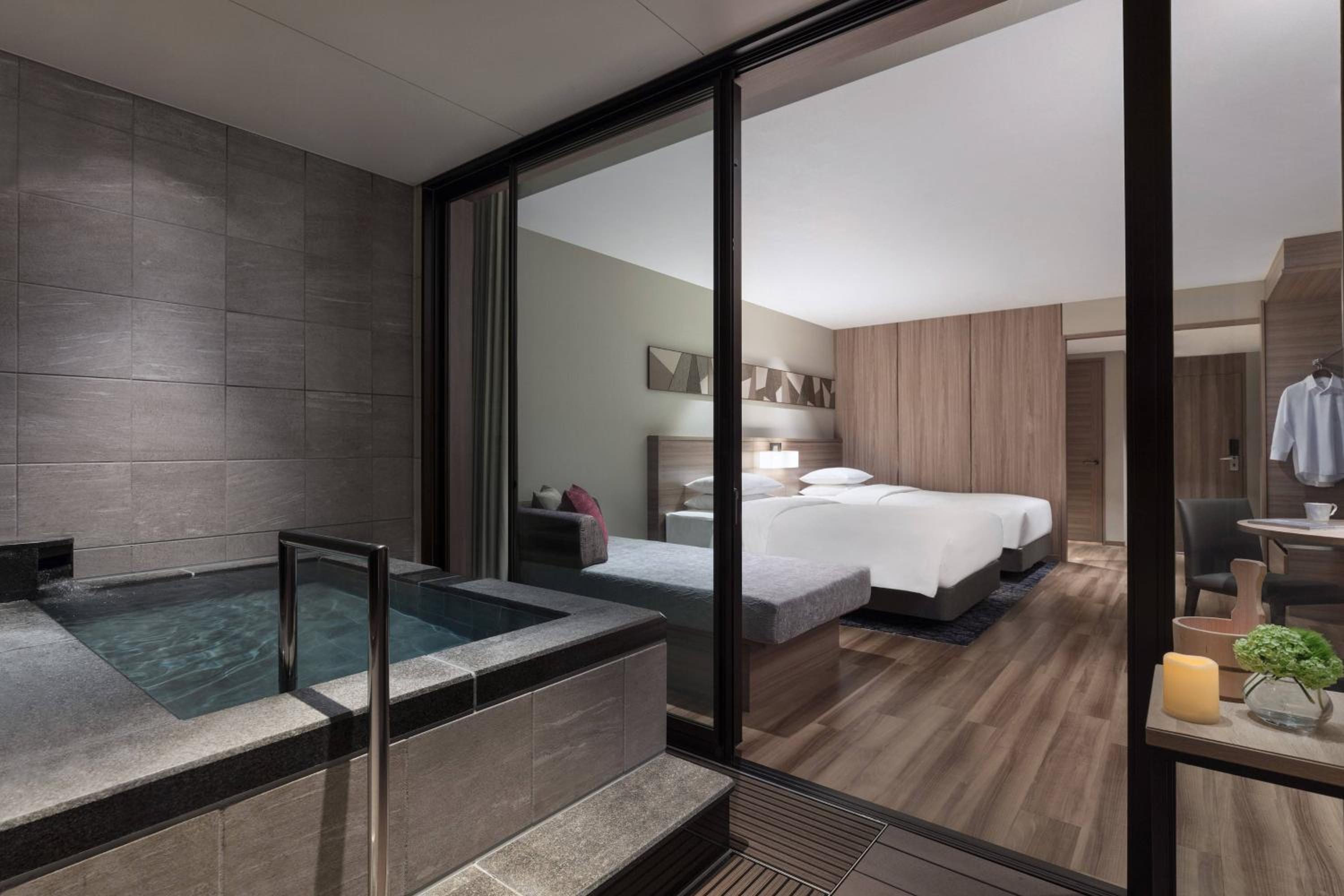 Guest Room, Deluxe, Twin Beds, Hot Spring Bath، Izu Marriott Hotel Shuzenji 5/6