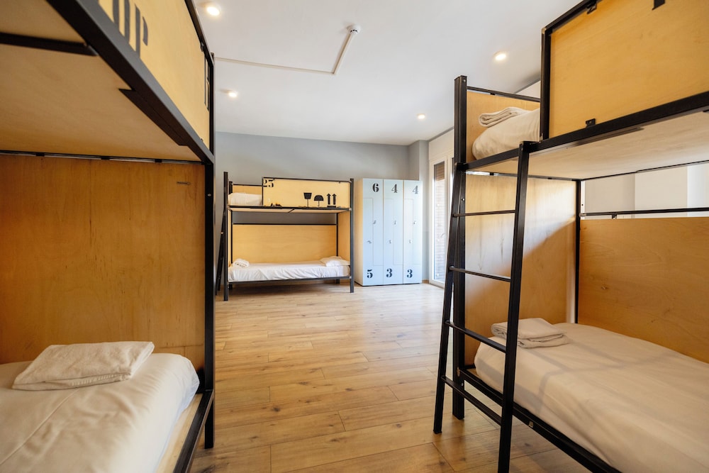 Male Dorm, 8 People