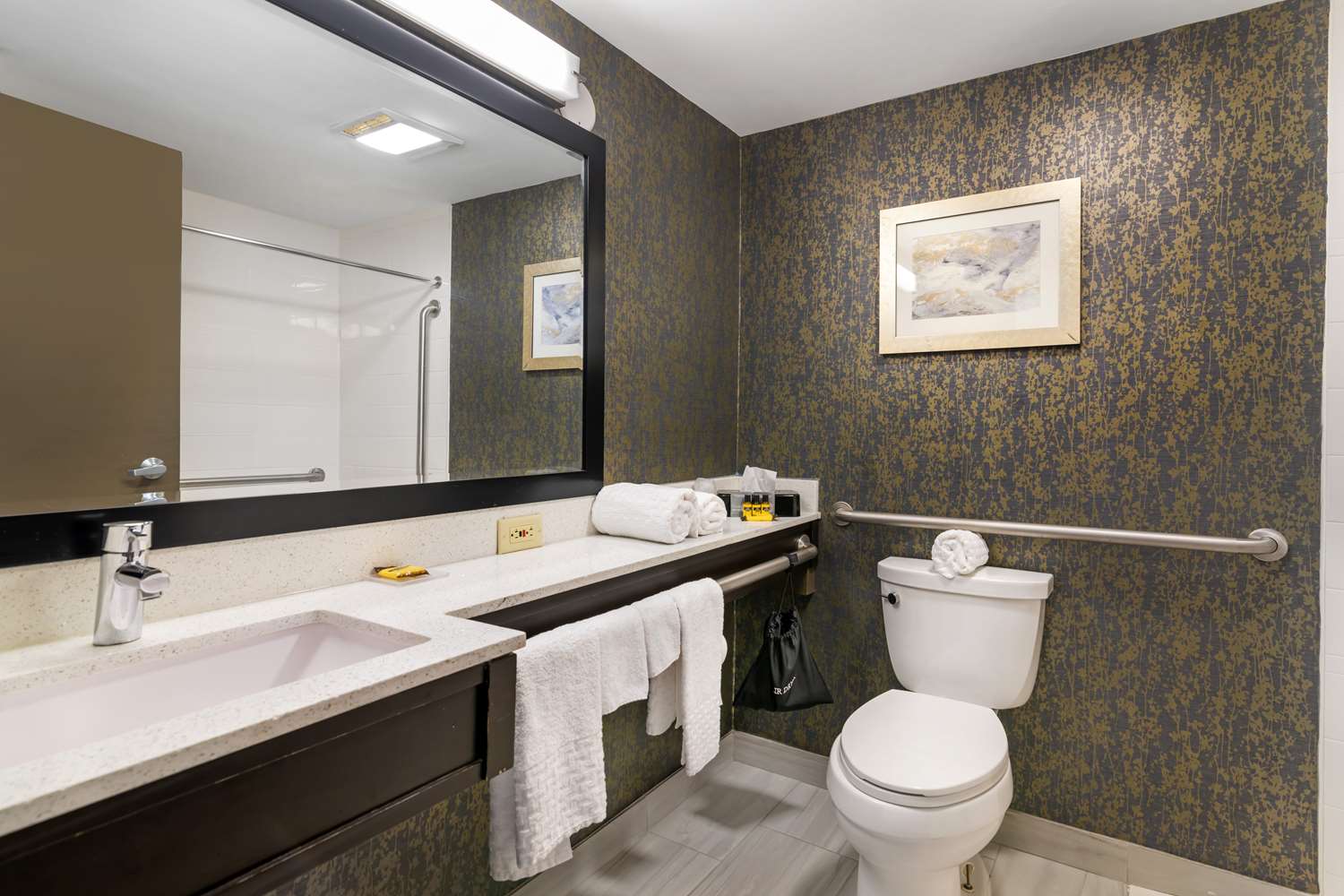 Best Western Plus Landmark Inn 43/43