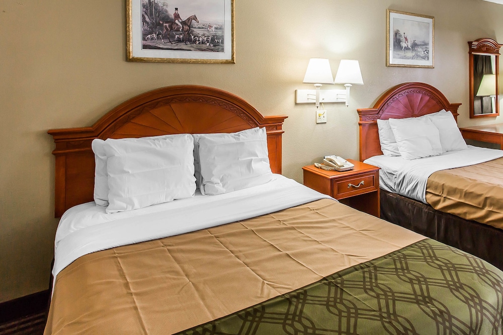 Econo Lodge Lebanon 16/34
