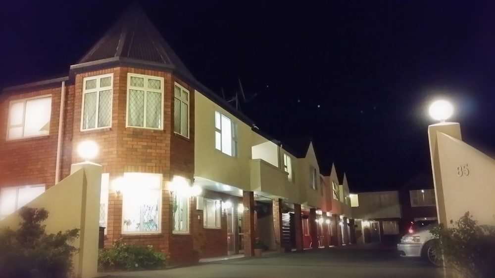 Rosewood Court Motel 3/48