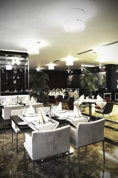 DEMORA HOTEL 39/64