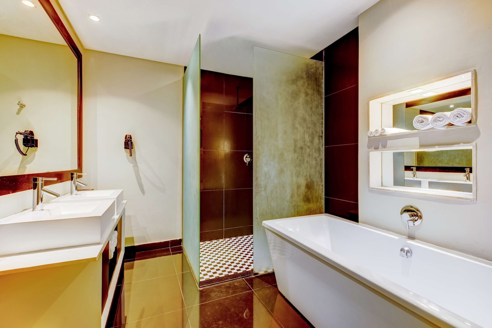 Junior Suite, King Bed, Lounge Access, Radisson Blu Lagos Ikeja 5/5