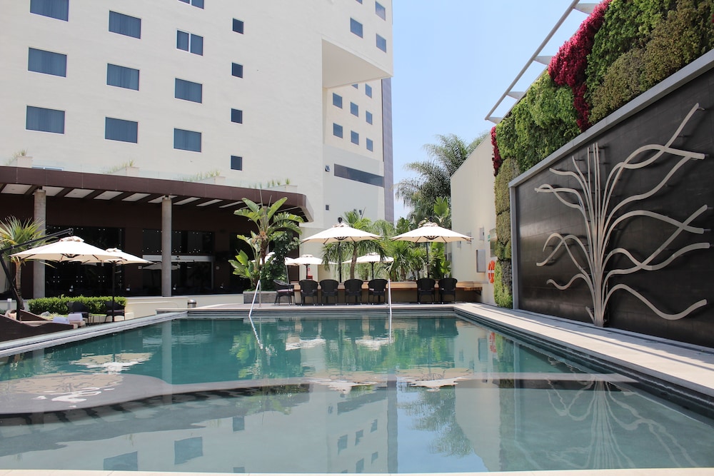 HS HOTSSON Hotel Silao 7/58