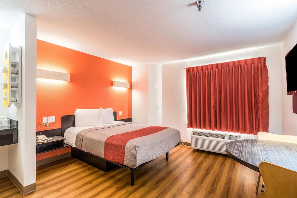 Motel6 Harvey, IL 17/47