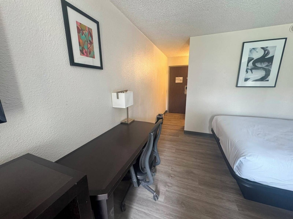 Express Inn Suites 16/58