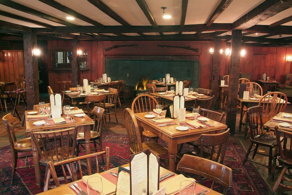 Publick House Historic Inn And Country Motor Lodge 37/49