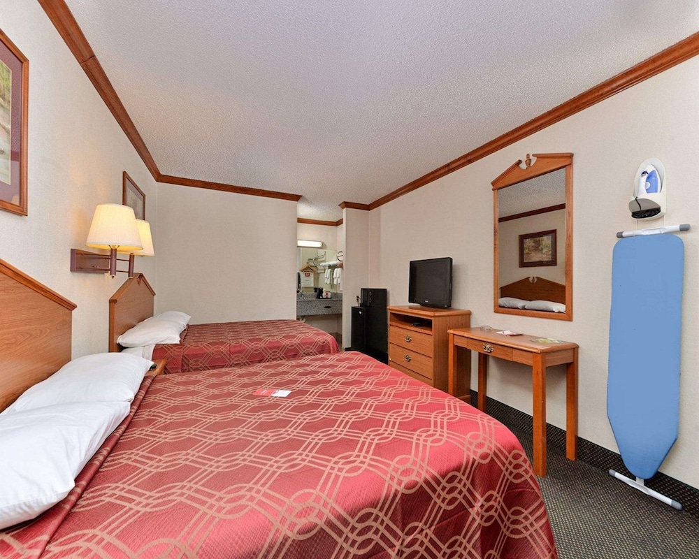Econo Lodge Killeen, TX 5/15