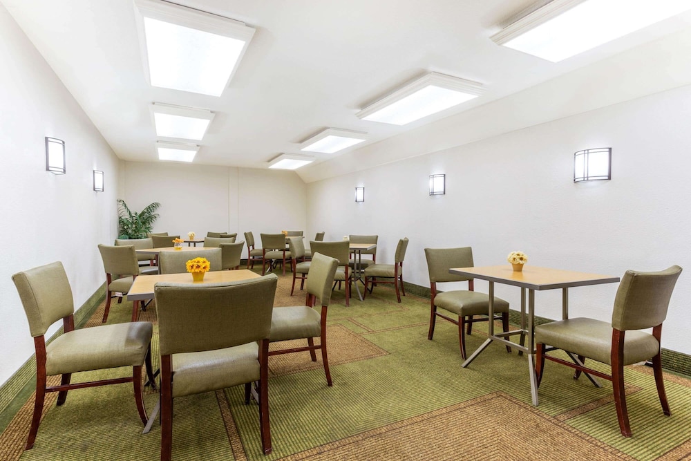 La Quinta Inn And Suites By Wyndham Redding 40/49
