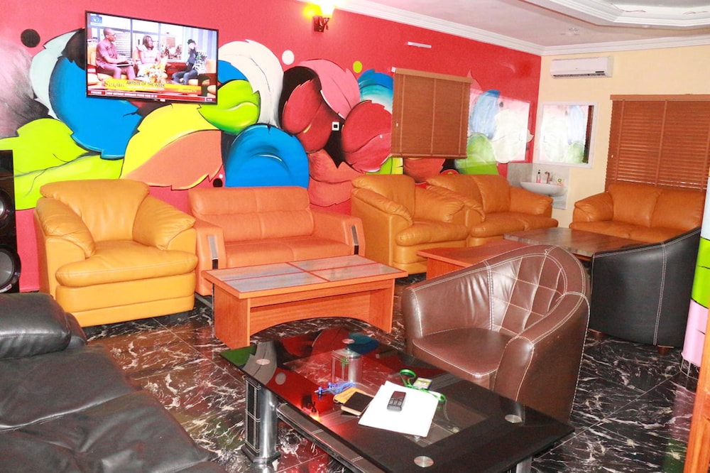 Resdon Hotel And Suites 11/15