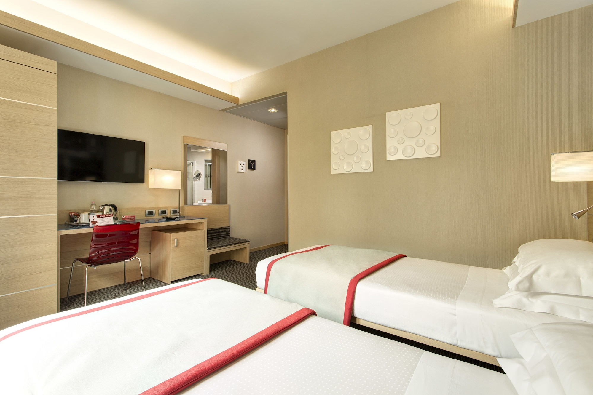 ROOM, TWIN BEDS