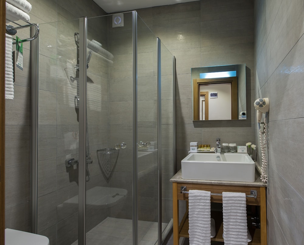 YASMAK COMFORT HOTEL 32/32