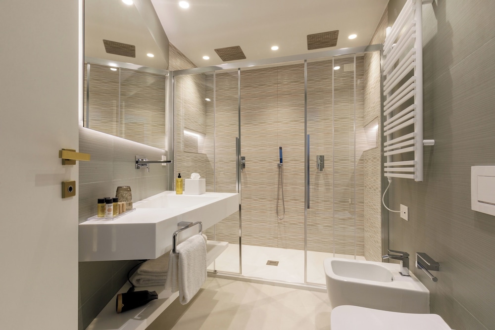 Ambasciatori Suite Hotel 109/110